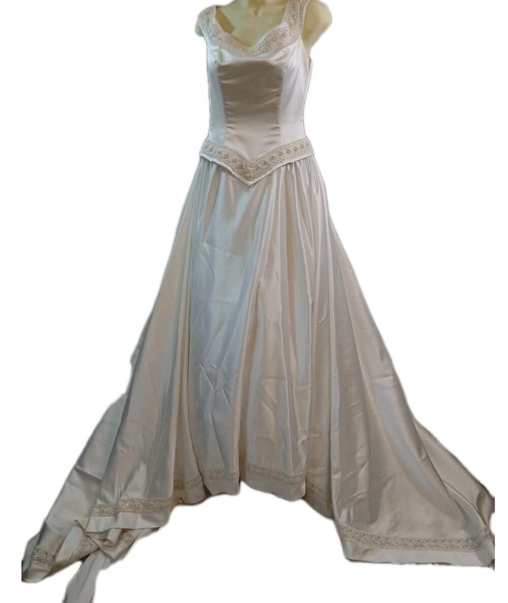 Signature White Wedding Dress With Bead Accents Long Train Veil Crinolin Size 8